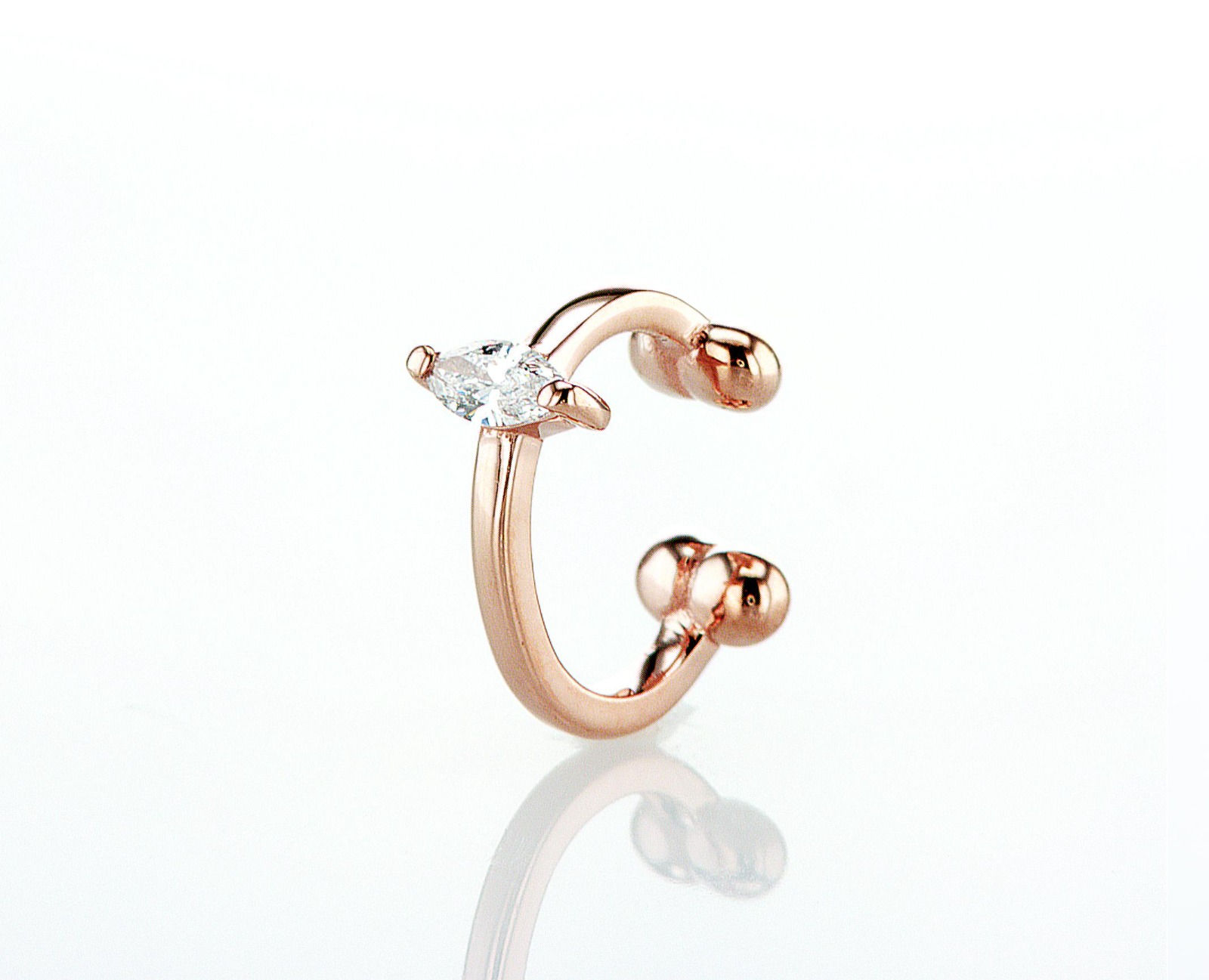 Marquise shaped elix earring 