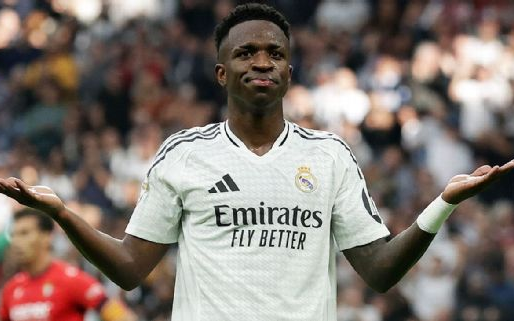Imprensa espanhola se rende a Vinicius Jr. após hat-trick pelo Real Madrid, dá nota máxima e enaltece gesto a Ancelotti.