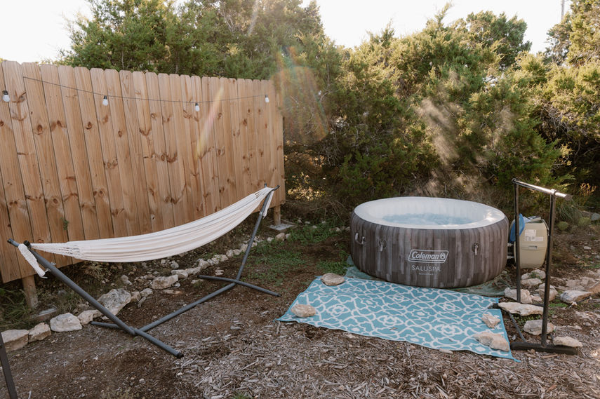 Hot tub and hammock at the Huacachina Tent.