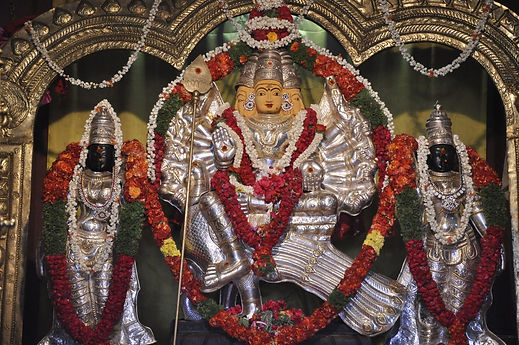 subrnamaniya swamy with sri valli and sri devasena
