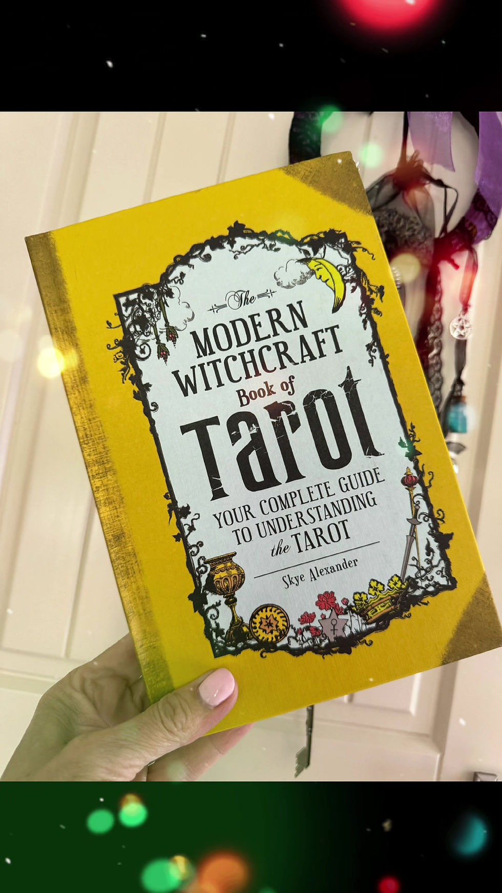 Thumbnail: The Modern Witchcraft Book of Tarot - Skye Alexander