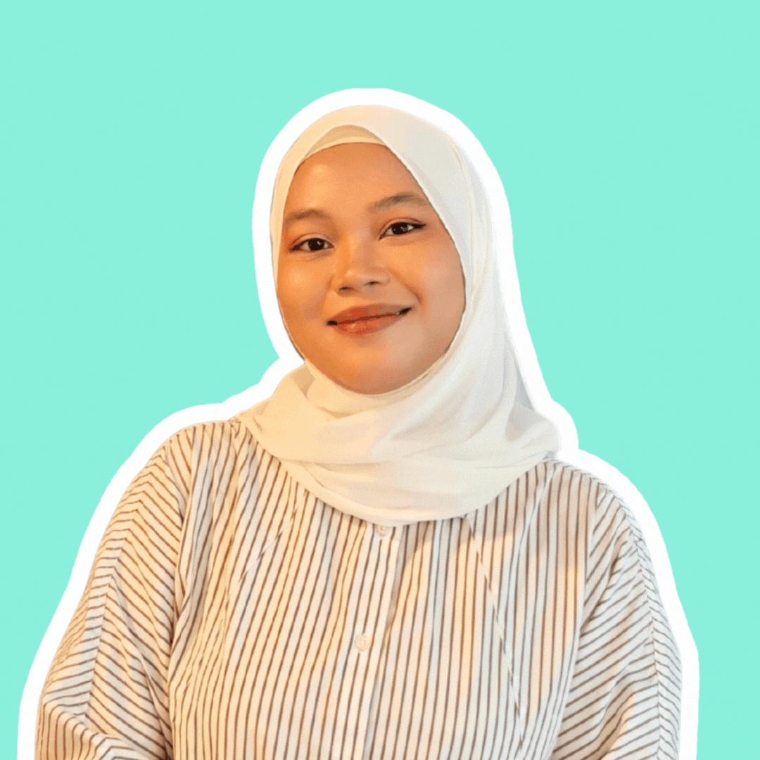 A gif of Alia featuring her smiling and doing a fun pose after.