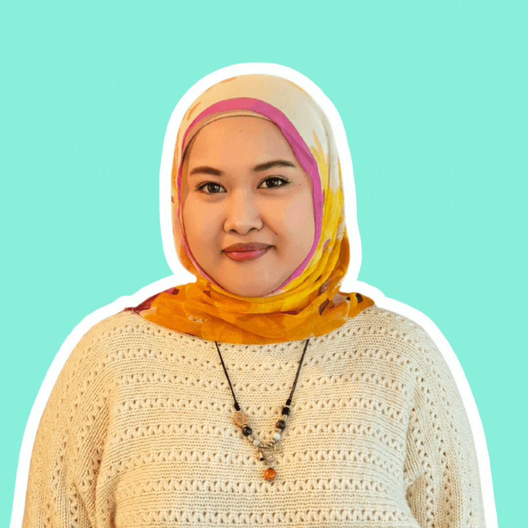 A gif of Qari featuring her smiling and doing a fun pose after.