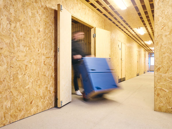 Depotrum med dobbeltdør på et lagerhotel