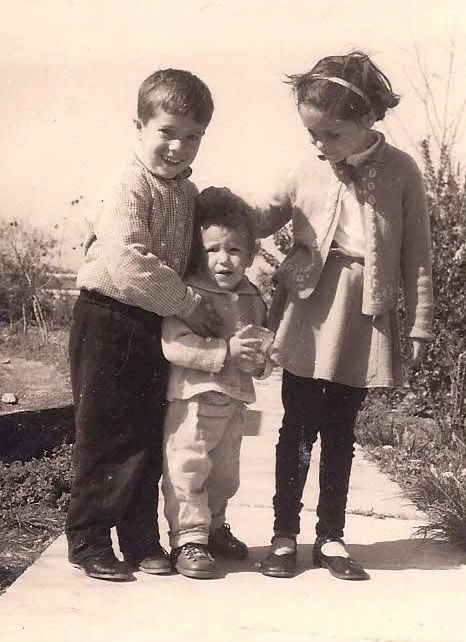 הצאצאים לבית משפחת אלמון