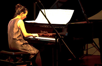 Daria am Bösendorfer.jpg