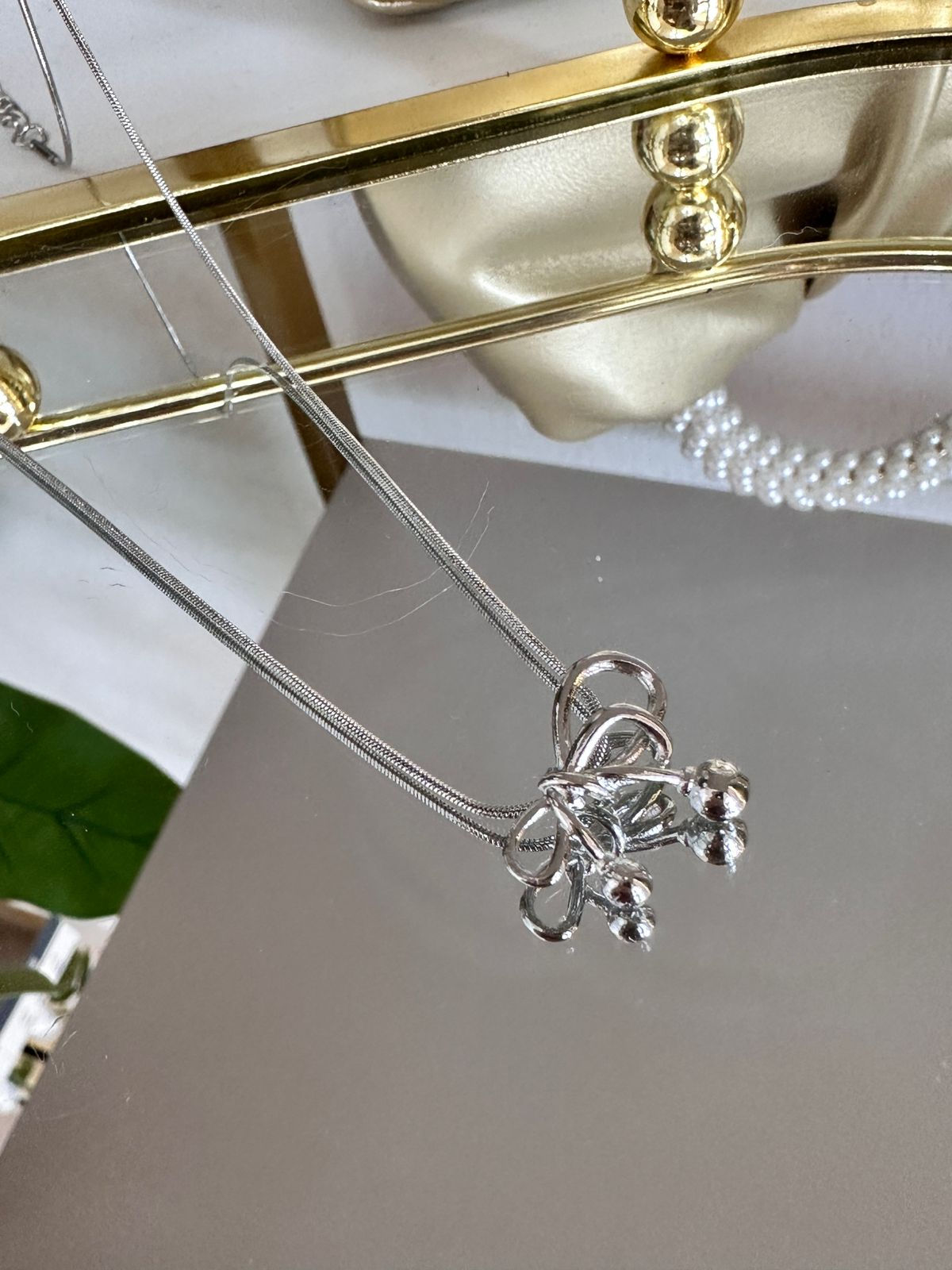 COLLAR MOÑO PLATEADO