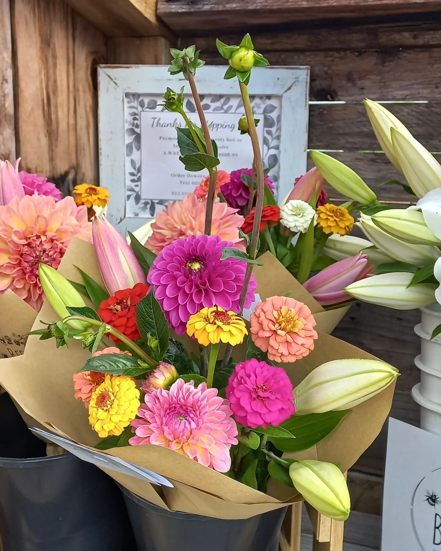 Fresh Flowers Bee & Bloom Florist