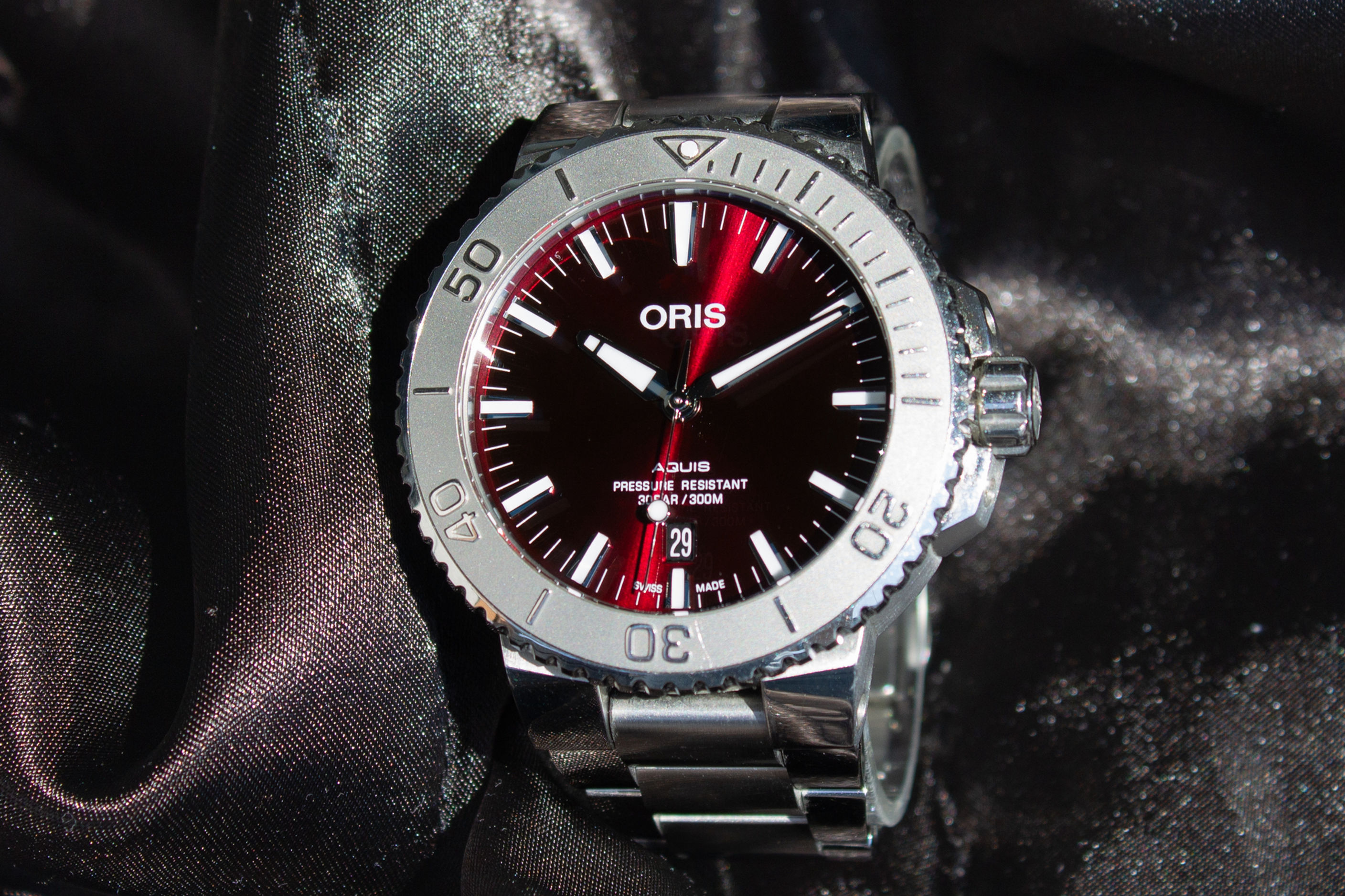 Oris Aquis Date Relief "Cherry", 43,5mm, (ref. 01 733 7730 4158)