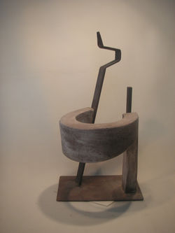 Escultura hierro y hormigón 5