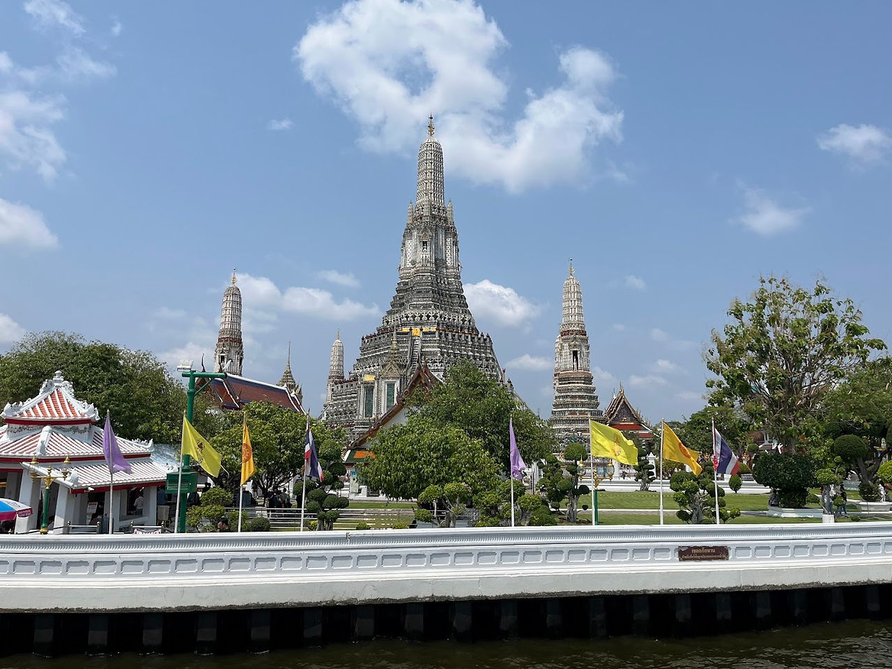 WatbArun taken from a Chao Phraya ferry.