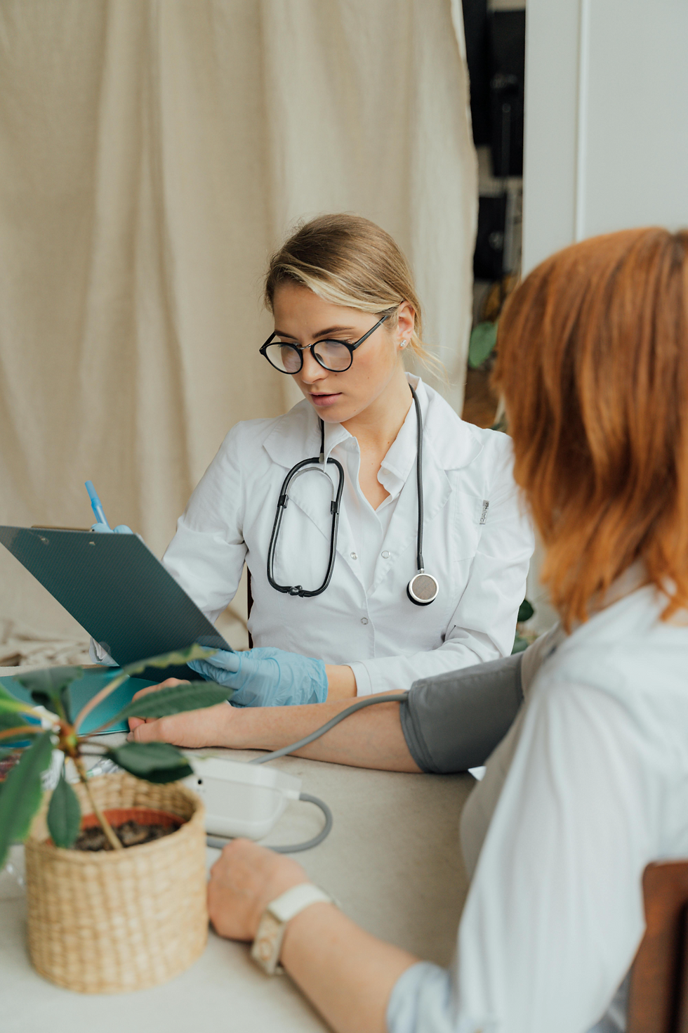 A clinician at Chateau Health and Wellness discussing individualized therapy models with a patient.