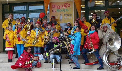 Yvan LE ROY vivant la joie fanfarons musiqe clown dase