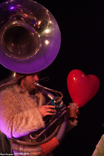 Yvan LE ROY vivant la joie musiqe clown dase