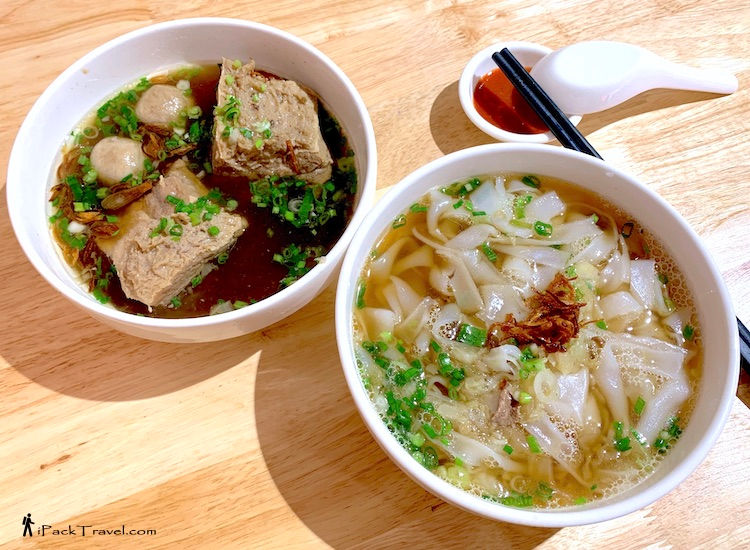 Tangkak Beef (东甲牛腩面): Single short ribs & beef balls (单人排骨牛丸) with kway teow soup