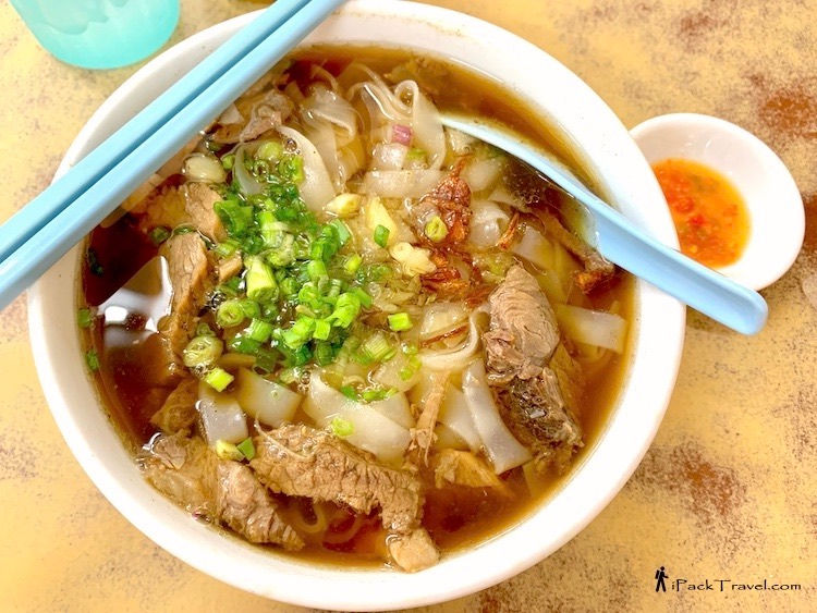 Tangkak Beef (东甲牛腩面): Classic beef noodle (经典牛肉面)