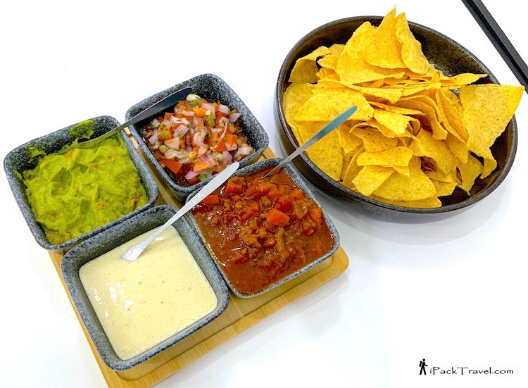 Cafe Monochrome: Loaded Nachos