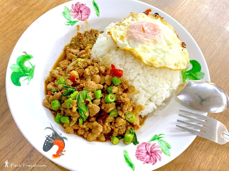 Khon Thailand Kitchen: Basil Pork with Rice (泰式罗勒猪肉饭)