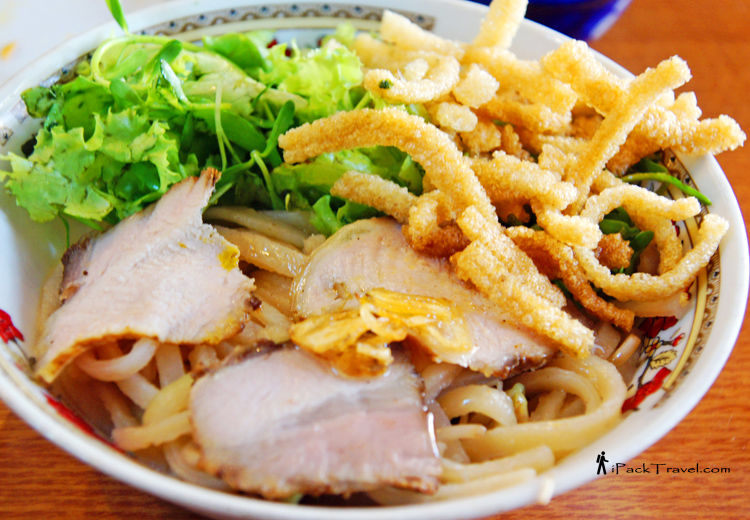 Cao Lau with crispy noodle