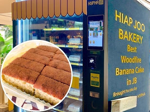 Singapore Eat: Hiap Joo Bakery Banana Cake Self-Serve Bar @ Bukit Panjang