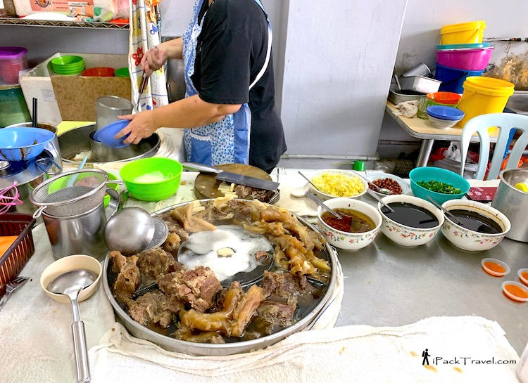 Old Pasar Kopitiam (老巴刹古早味食阁): Old Pasar Beef Brisket Noodle (老巴刹牛腩粉)