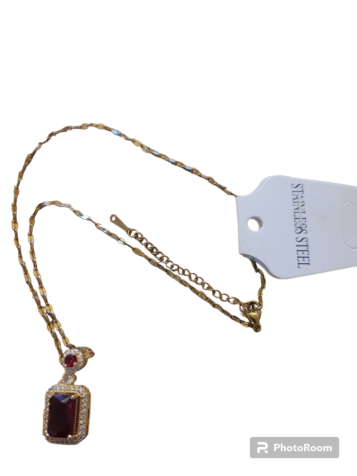 Chaîne en stainlesx avec Pierre rouge 