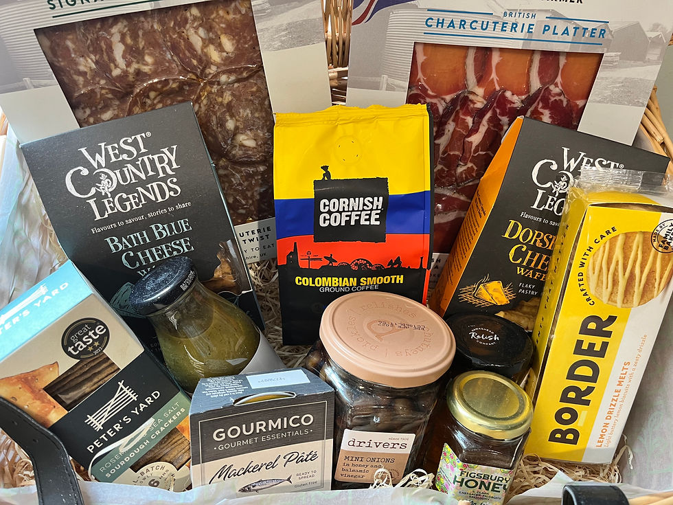 The Courtyard Ultimate Hamper