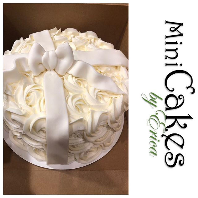Classic 8" Rosette Cake