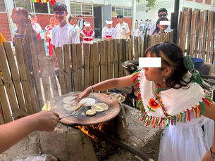 Conservan la Tradición de la Gastronomía Totonaca en la Comunidad Estudiantil del Conalep 177