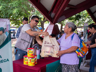Más de 700 personas reciben leche en polvo “Vive Bien”