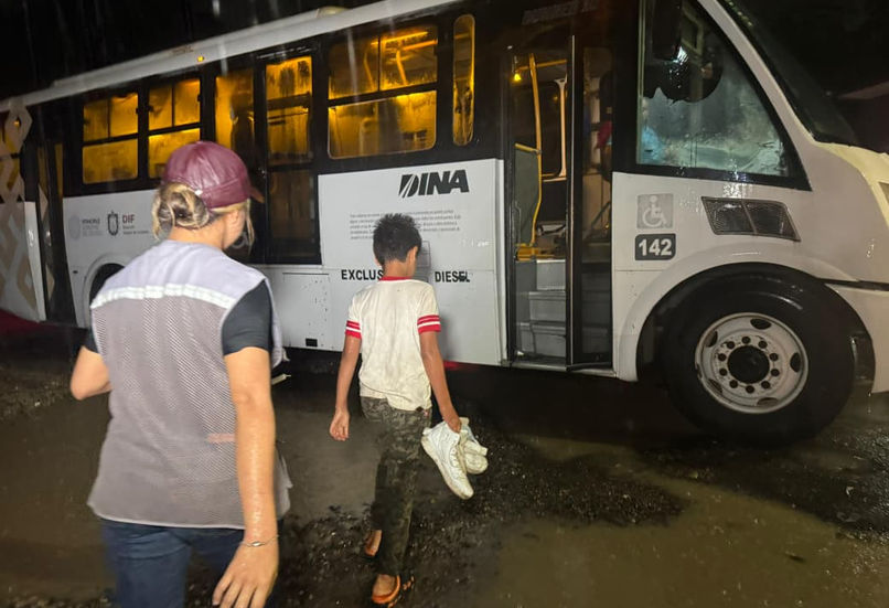 Evacuan colonias cercanas al río Cazones 