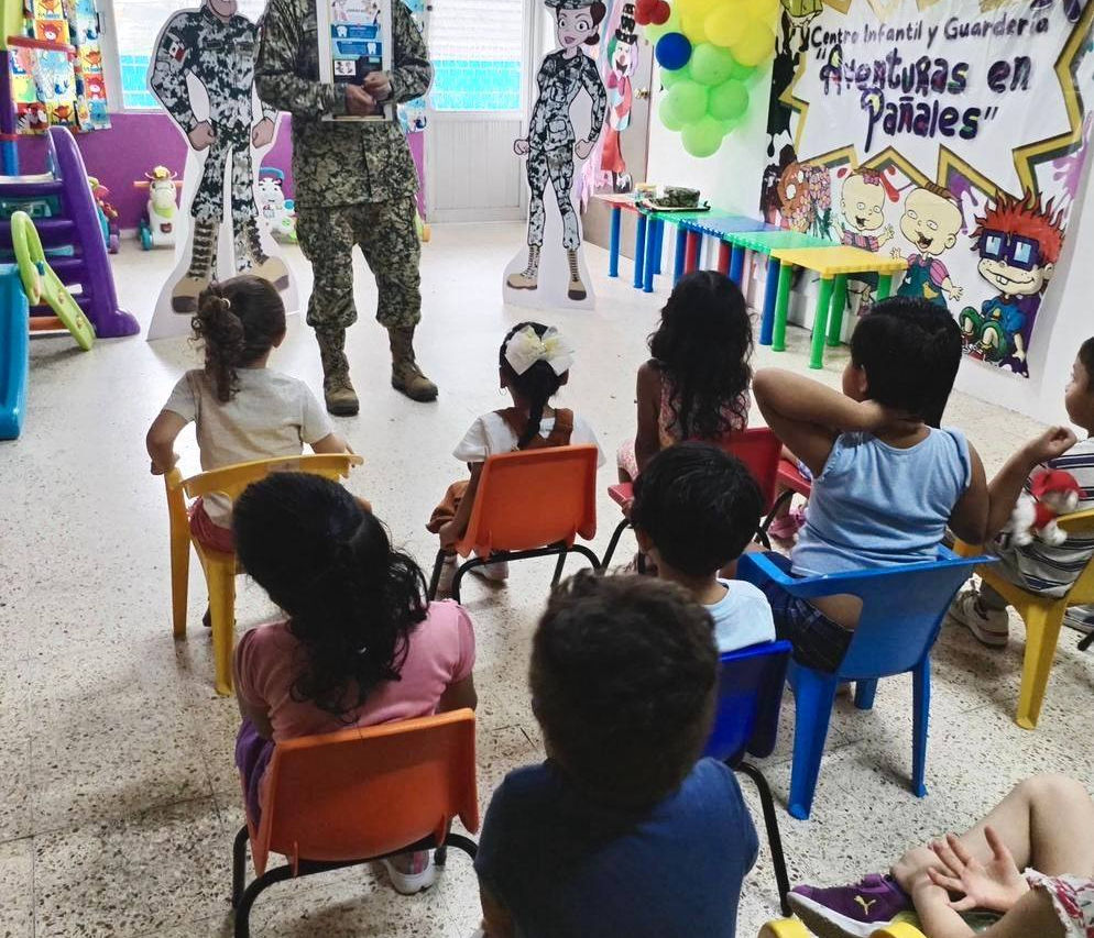El Ejército Mexicano imparte platica sobre salud dental a niños de Centro Infantil