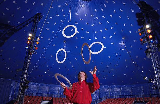 Hoops im Zirkus