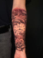 Unterarm-Tattoo mit Uhr und Rose aus der Tattoo Galerie Dachau