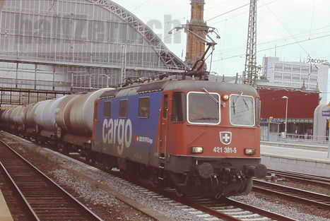 SBB CFF FFS Re 4/4 II Re 421 Cargo