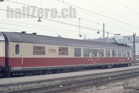 UIC_X_WRm-002.jpg