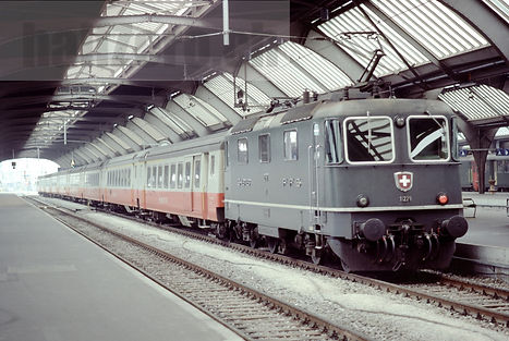 SBB CFF FFS Re 4/4 II Re 420