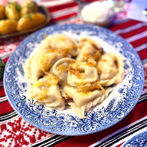 בוקוריה היא מסעדה קטנה ומשפחתית באווירה של פעם, ובתפריט הרומני שלה יש קבב רומני עסיסי עם רוטב שום, חמוצים רומניים, איקרה, כבד קצוץ וממליגה ובתפריט האוקראיני פלמני, ורניקס ממולאים בתפו"א. באר שבע. beer sheva. האתר של יובי עם כל מה שיאמ, היכנסו וגלו את המסעדות שיובי הכי אהבה ושכל יום בלעדיהן הוא יום מבוזבז, אתר ביקורת מסעדות שף מפיה של לקוחה רעבה במיוחד. Yuvi Yam.