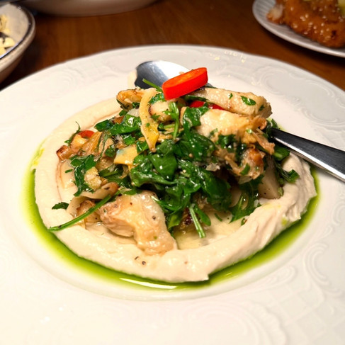 מסעדת כרמים הראשונה הוקמה בשנת 2002, במושב סגולה, בלב משתלה ירוקה, עם מטבח של השף סהר רפאל. מאז הם פתחו עוד שתי מסעדותֿ אחת בבאר שבע ושנייה ברחובות, שבכולן הדגש על מטבח צרפתי עיראקי (שילוב מעניין, אני בטוחה שתסכימו איתי), עם חומרי גלם טריים ועבודה עם יצרנים מקומיים (ארחיב על המנות שאכלנו בביקורת נפרדת). באר שבע. האתר של יובי עם כל מה שיאמ, היכנסו וגלו את המסעדות שיובי הכי אהבה ושכל יום בלעדיהן הוא יום מבוזבז, אתר ביקורת מסעדות שף מפיה של לקוחה רעבה במיוחד. Yuvi Yam.