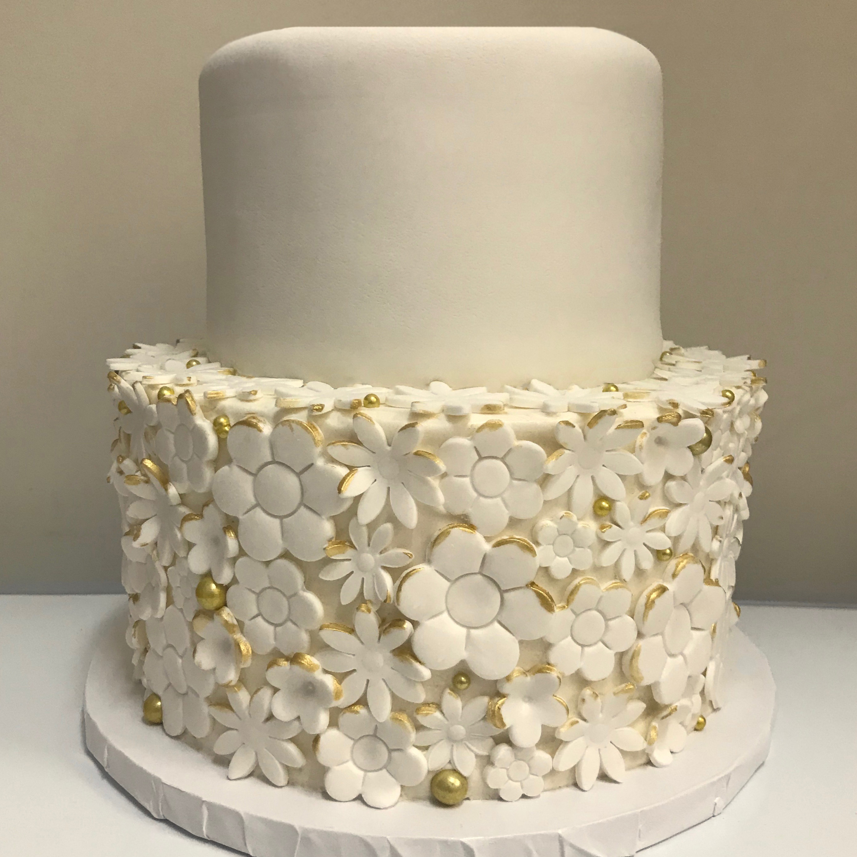 Flowers and gold sugar pearls