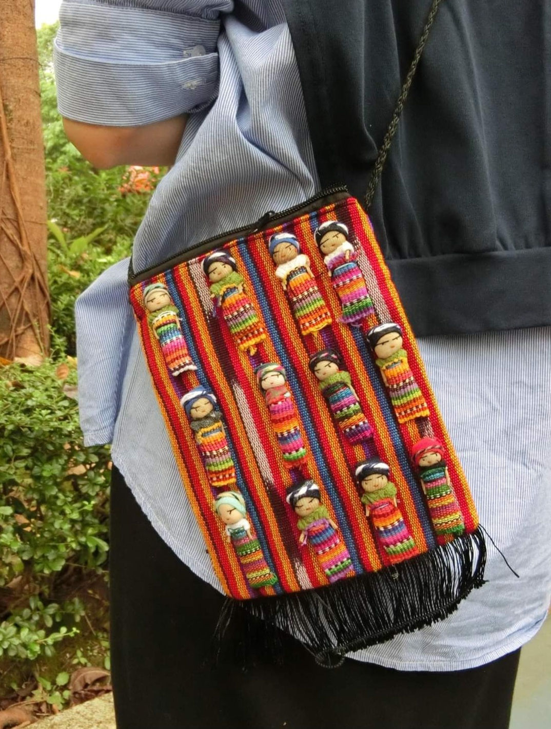 Handwoven crossbody bag with worry dolls 手工編織娃娃斜背包 005