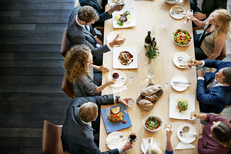 Célébration d'un dîner de groupe