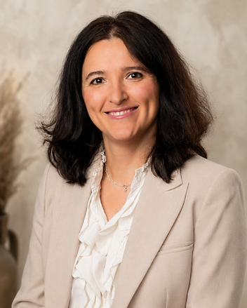 Contact Iulia Pittman