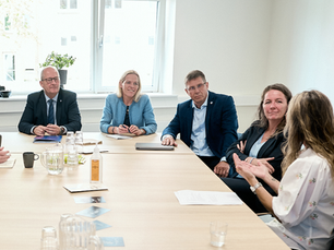 På billedet: Ældreminister Mette Kierkgaard, Gunnar Lisby Kjær - formand for Social- og Sundhedsudvalget i Lemvig Kommune, Pia Ulv Helleland - Direktør Lemvig Kommune, Malene Gregersen - planlægger Lemvig Kommune.