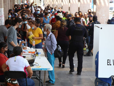 #Resumen La polarización lleva a mexicanos a las urnas