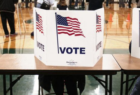 Millones de estadounidenses salen a votar hoy