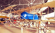 Réplica à escala 1:1. Foi construída, em 1971, nas Oficinas Gerais de Material Aeronáutico e representa o Maurice-Farman MF-4