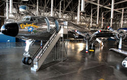 Lockheed Constellation - Angar