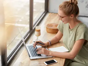 Evergreen or Seasonal Content: When to Use Each for an Effective Content Strategy