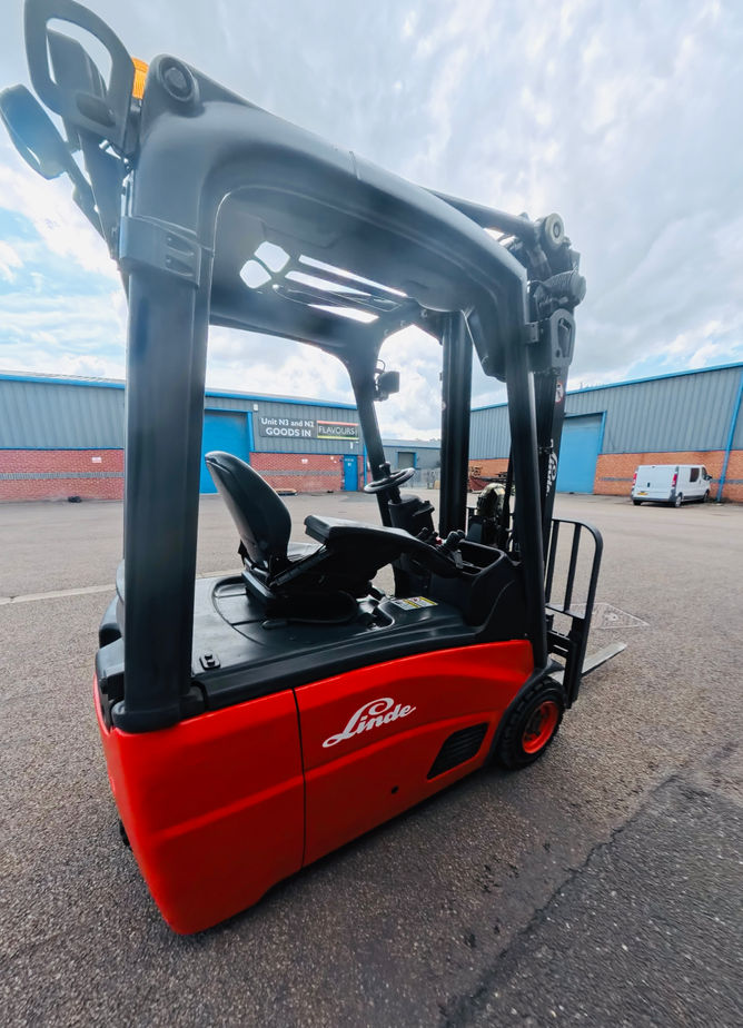 Used Electric counterbalance forklift truck